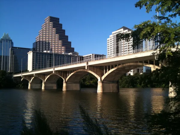 Bridges, Beats, and a Bracing Breeze: Your Austin Morning Briefing