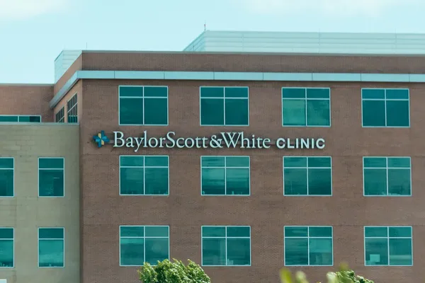 Austin Regional Clinic’s Greenlawn campus in Round Rock adds specialty care and a new surgery center