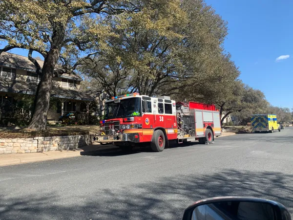 Austin firefighters battle second-alarm blaze at abandoned apartment building in southeast Austin; no injuries reported