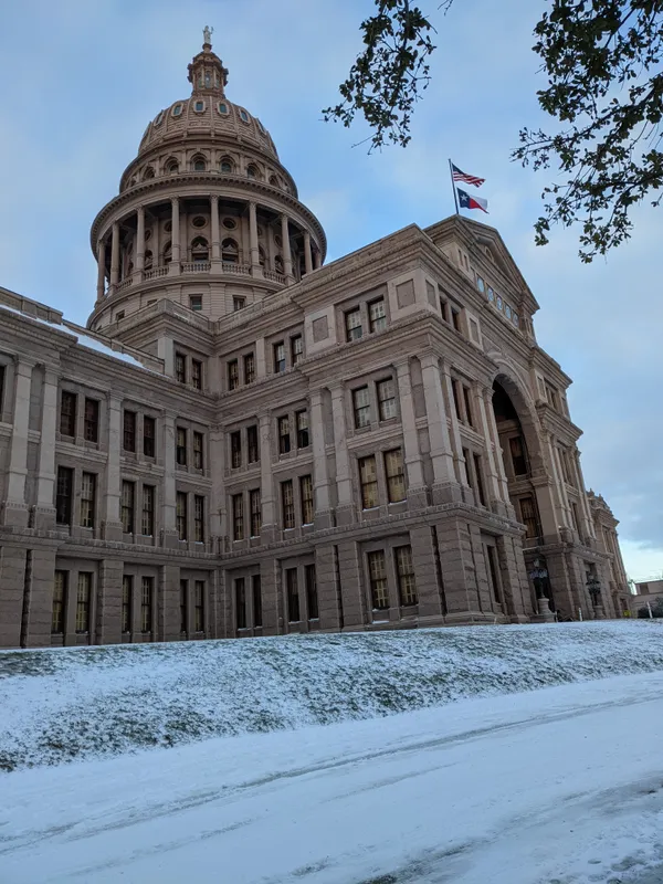 Austin Morning Briefing: Prepping for the Arctic Blast and Sheltering Our Own